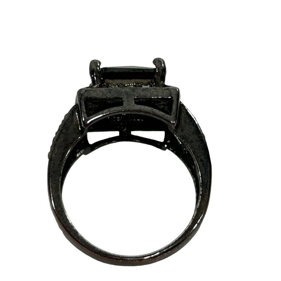 Fashion Jewelry Women’s Ring 6 Faux Square Black Princess Cut Faceted Crystals - Picture 14 of 17